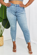 Load image into Gallery viewer, Judy Blue Lily Full Size Relaxed Fit Jeans
